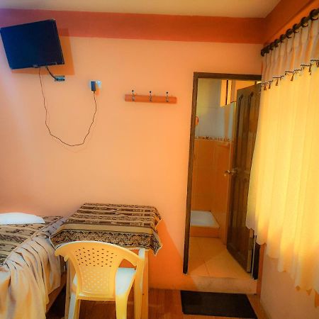 Hostal Luz Yhobimar Копакабана Екстер'єр фото