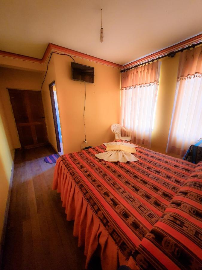 Hostal Luz Yhobimar Копакабана Екстер'єр фото