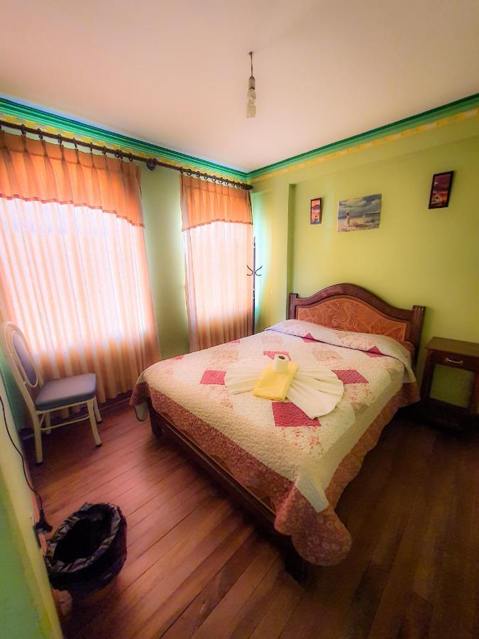 Hostal Luz Yhobimar Копакабана Екстер'єр фото