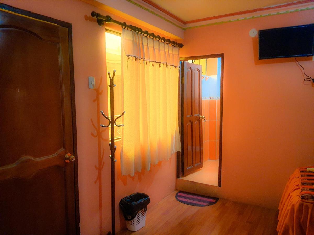 Hostal Luz Yhobimar Копакабана Екстер'єр фото