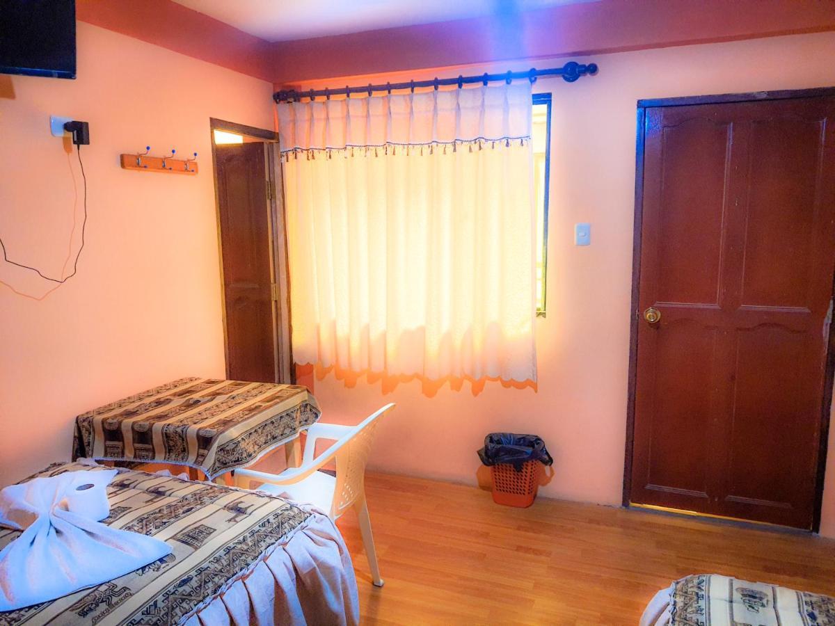 Hostal Luz Yhobimar Копакабана Екстер'єр фото
