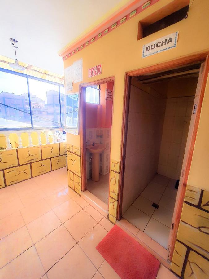 Hostal Luz Yhobimar Копакабана Екстер'єр фото
