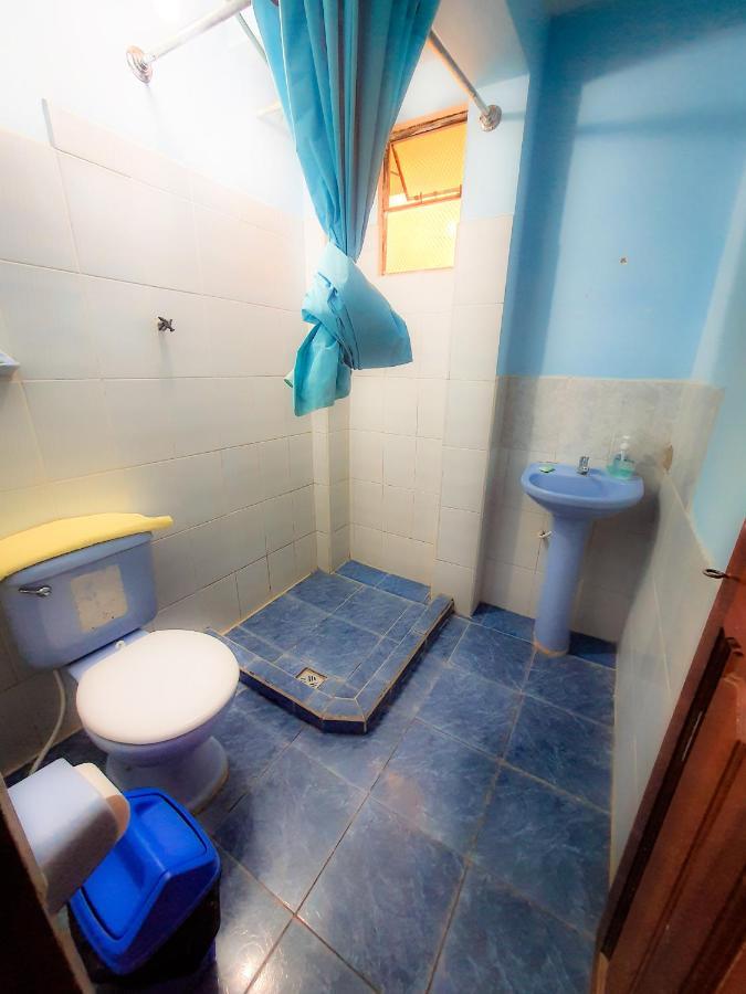 Hostal Luz Yhobimar Копакабана Екстер'єр фото