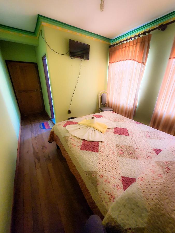 Hostal Luz Yhobimar Копакабана Екстер'єр фото