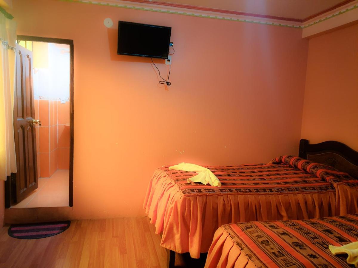 Hostal Luz Yhobimar Копакабана Екстер'єр фото