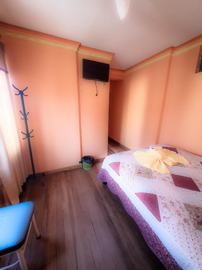 Hostal Luz Yhobimar Копакабана Екстер'єр фото